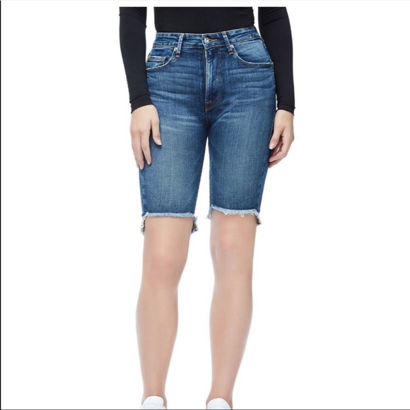 Good American Stagger Hem Bermuda Denim Jean Shorts, Size 6/28, New with Tags - Picture 2 of 16